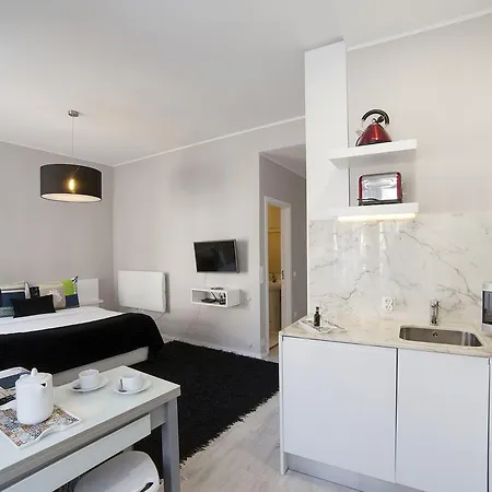 Youropo - Clerigos *