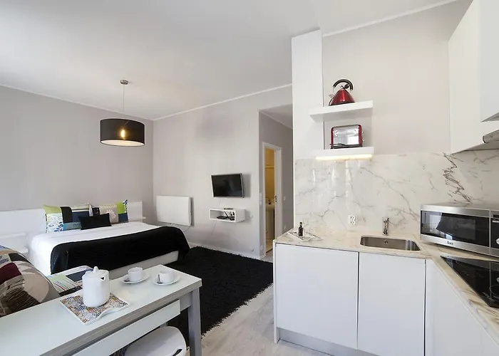 Youropo - Clerigos *